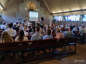 UA240802 kerkdienst en singinn 04.jpg